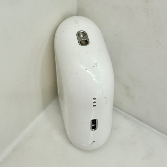 AirPods Pro - 2nd Generation - MagSafe & Lightning - Charging Case Only - A2700 - Picture 4 of 6